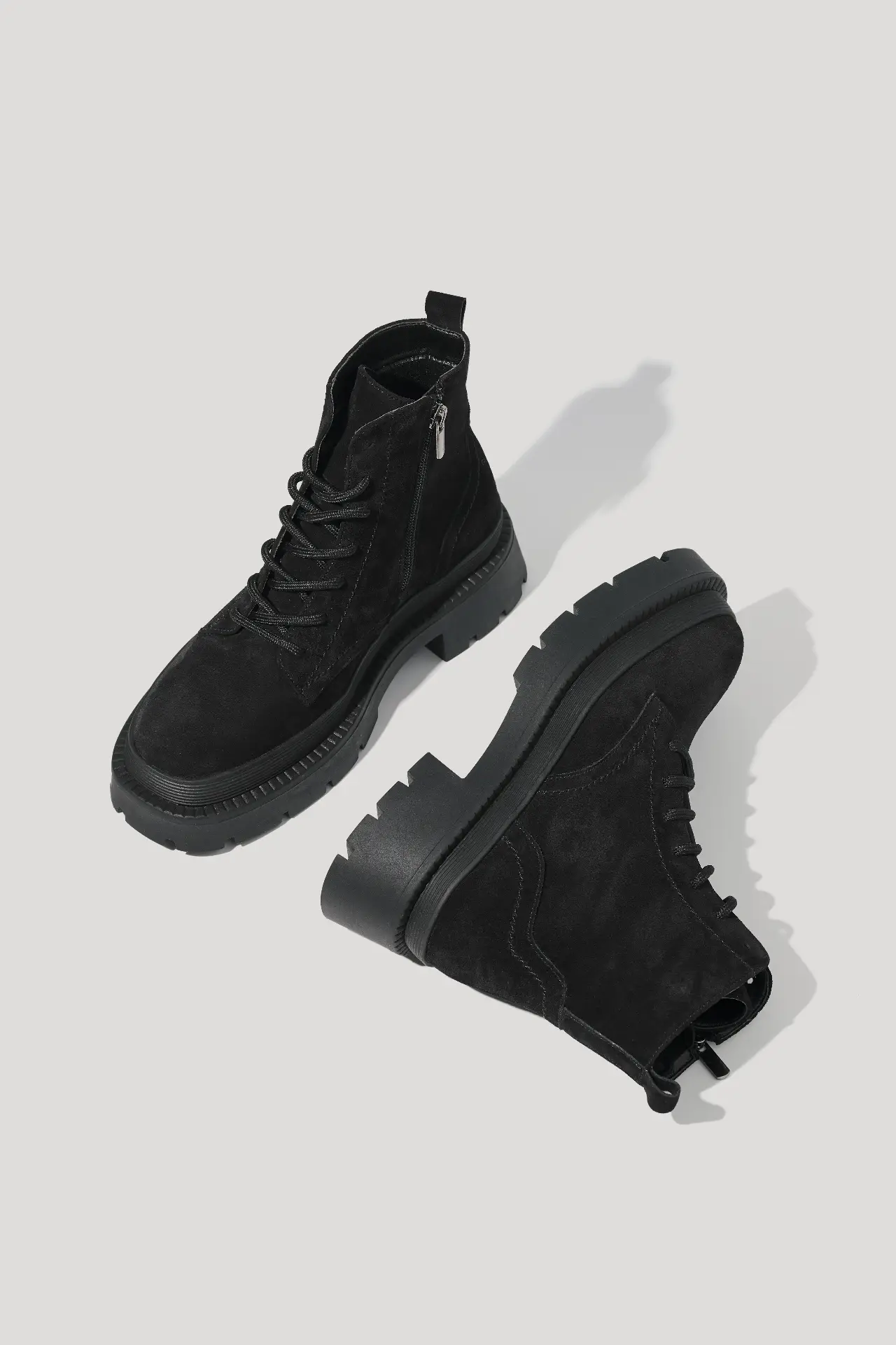 Черевики чорні замшеві на масивній підошві з байкою