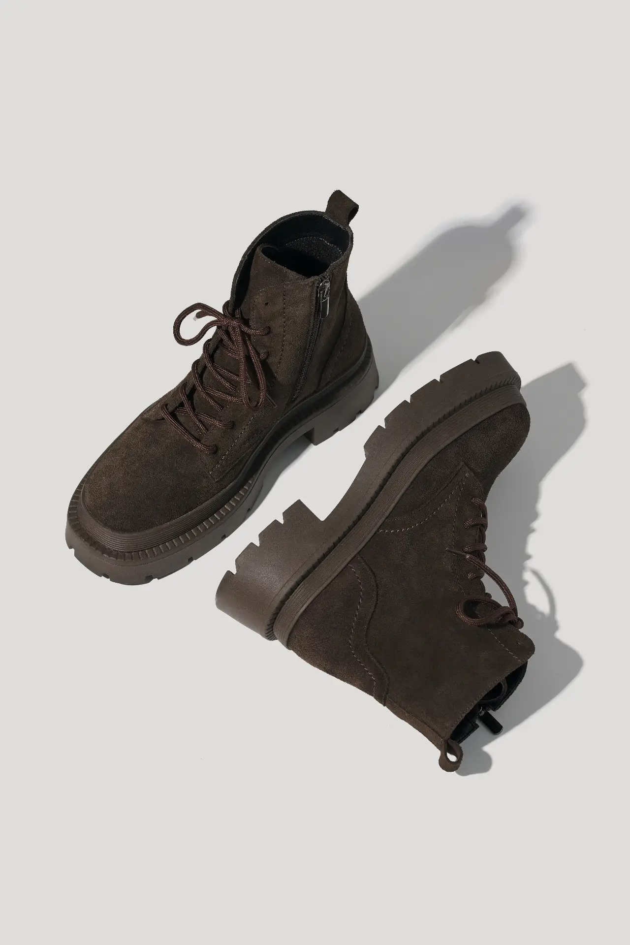 Черевики шоколадні замшеві на масивній підошві з натуральним хутром