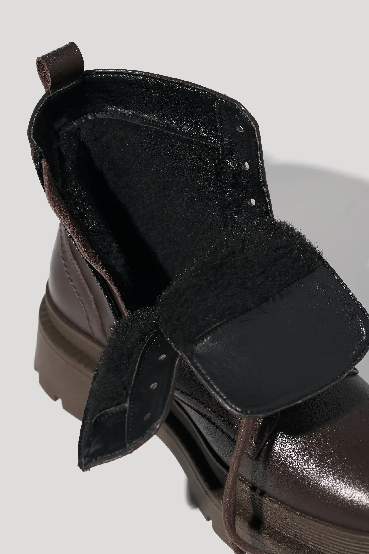 Черевики шоколадні шкіряні на масивній підошві з набивним хутром