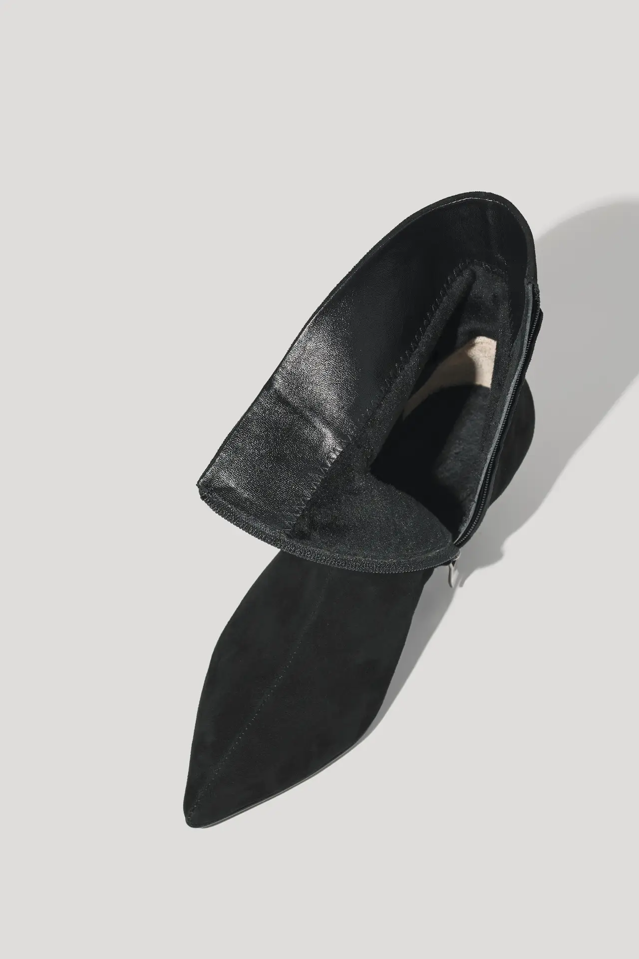 Черевики короткі на каблуку чорні велюрові з флісом