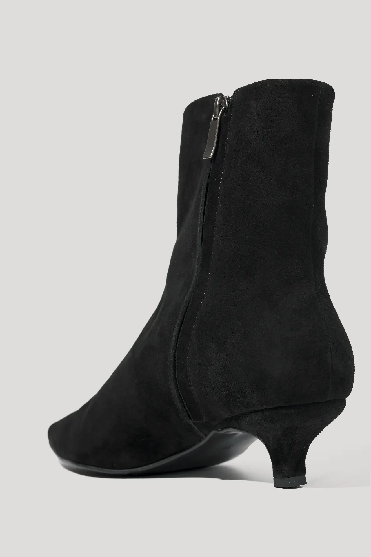 Черевики короткі на каблуку чорні велюрові з флісом