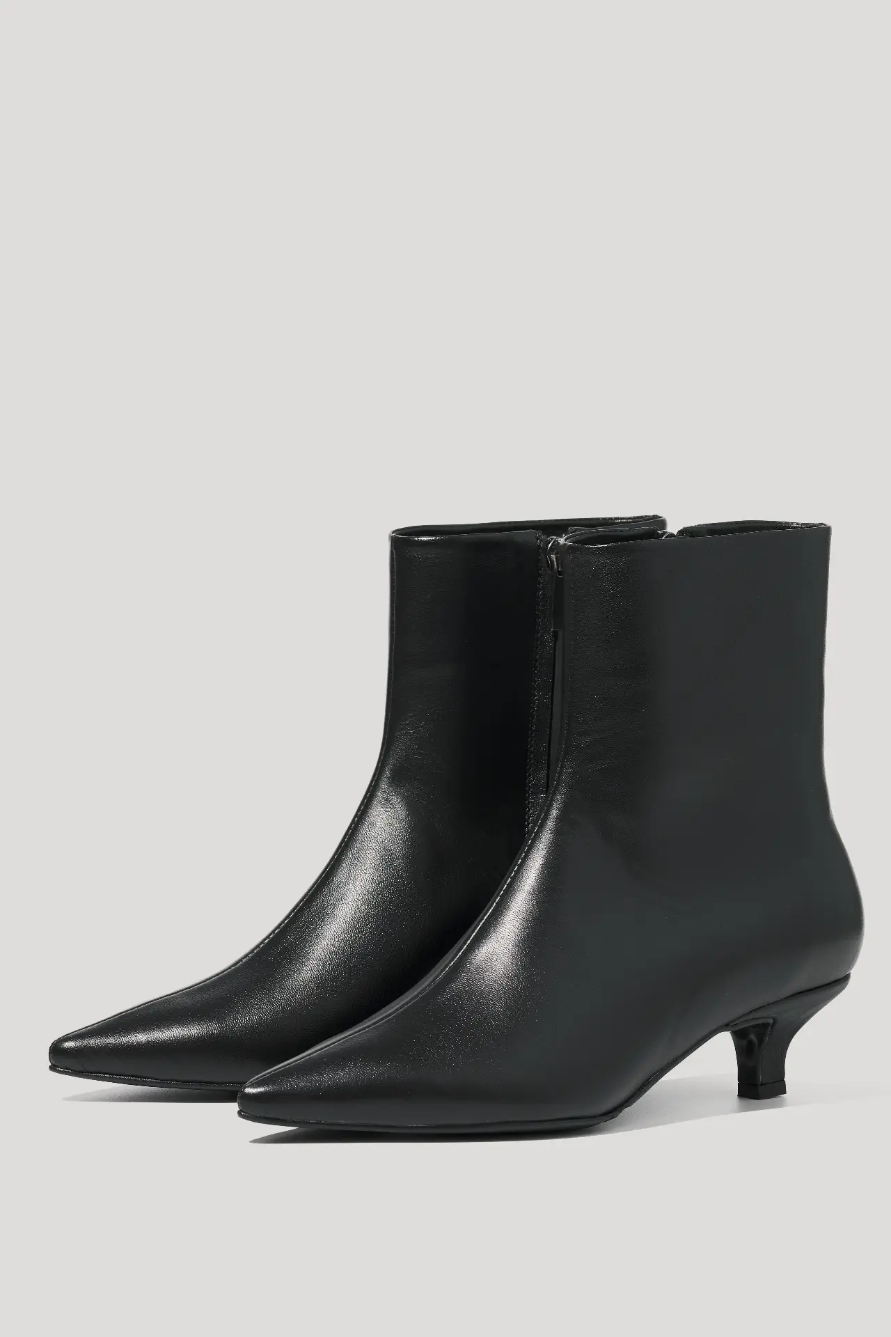 Черевики короткі на підборах чорні шкіряні з флісом