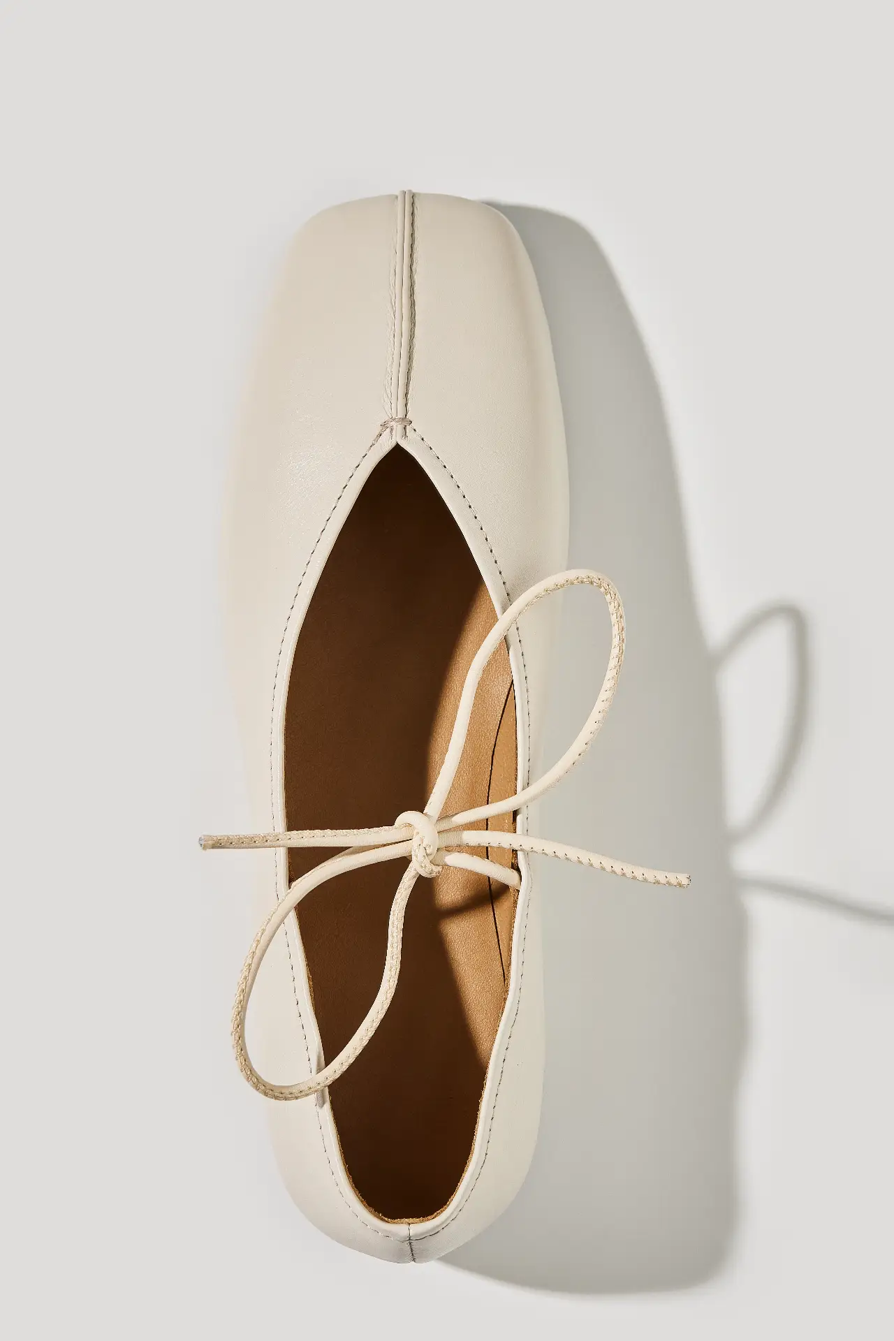 Балетки бежеві шкіряні із зав'язками