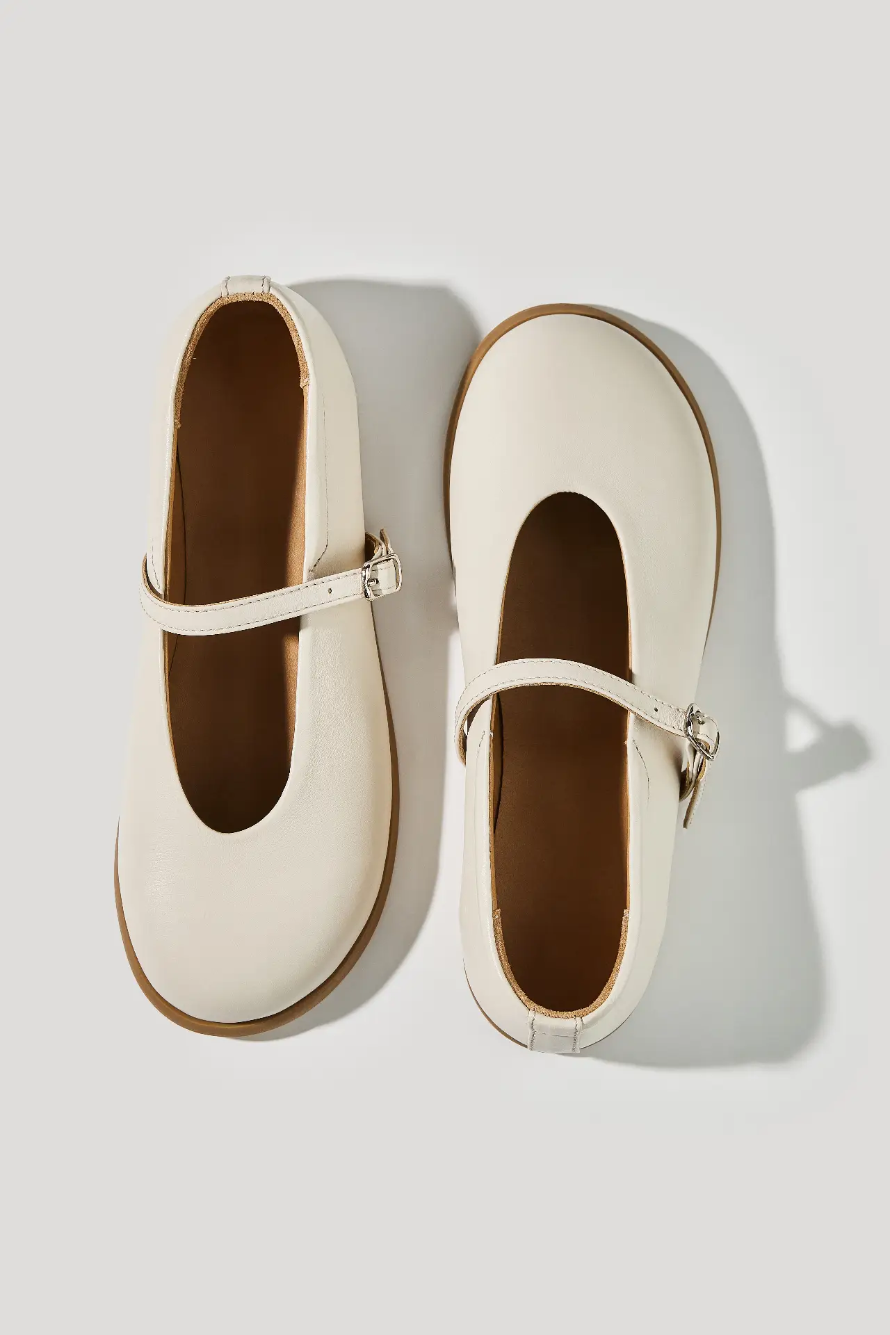 Балетки бежеві шкіряні із круглим мисом