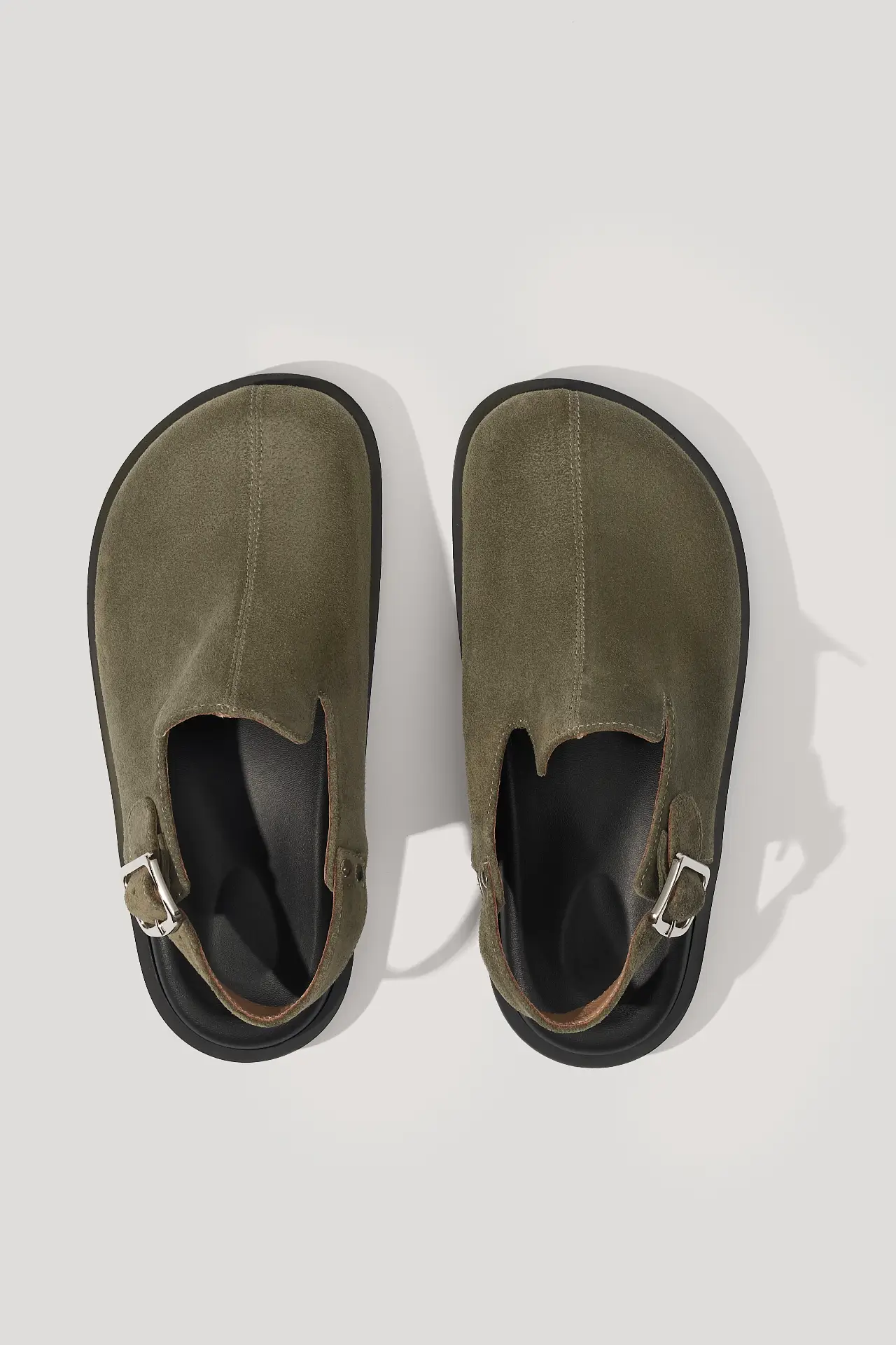 Клоги оливкові замшеві