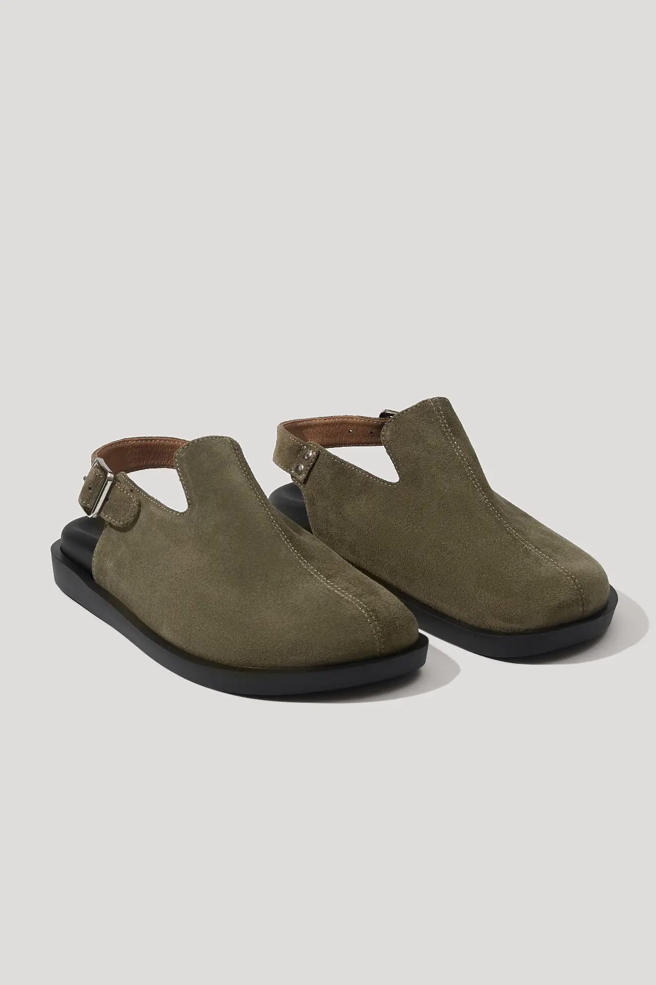 Клоги оливкові замшеві