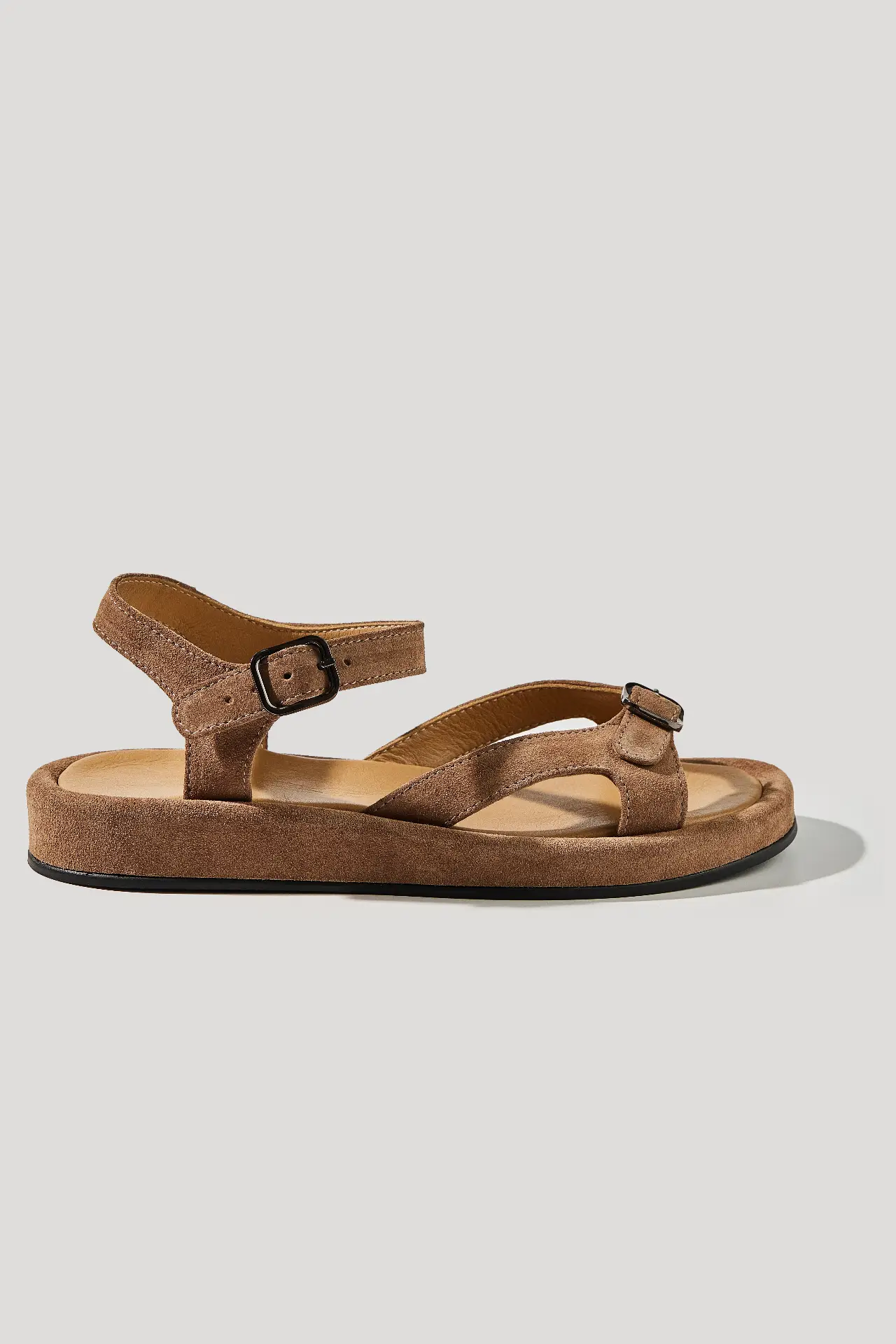 Босоніжки горіхові замшеві із регульованим ремінцем