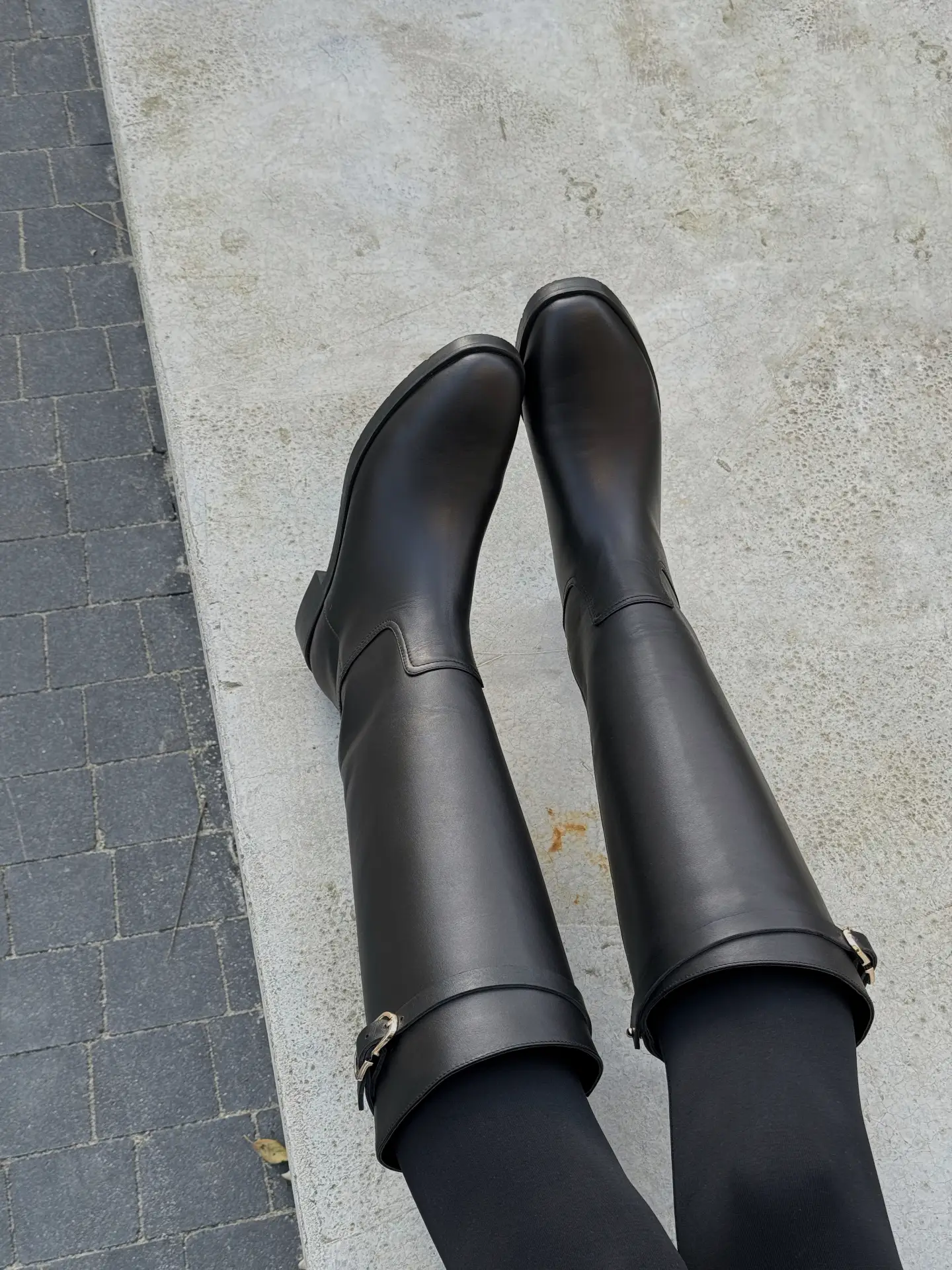 Чоботи в жокейському стилі чорні шкіряні з набивним хутром