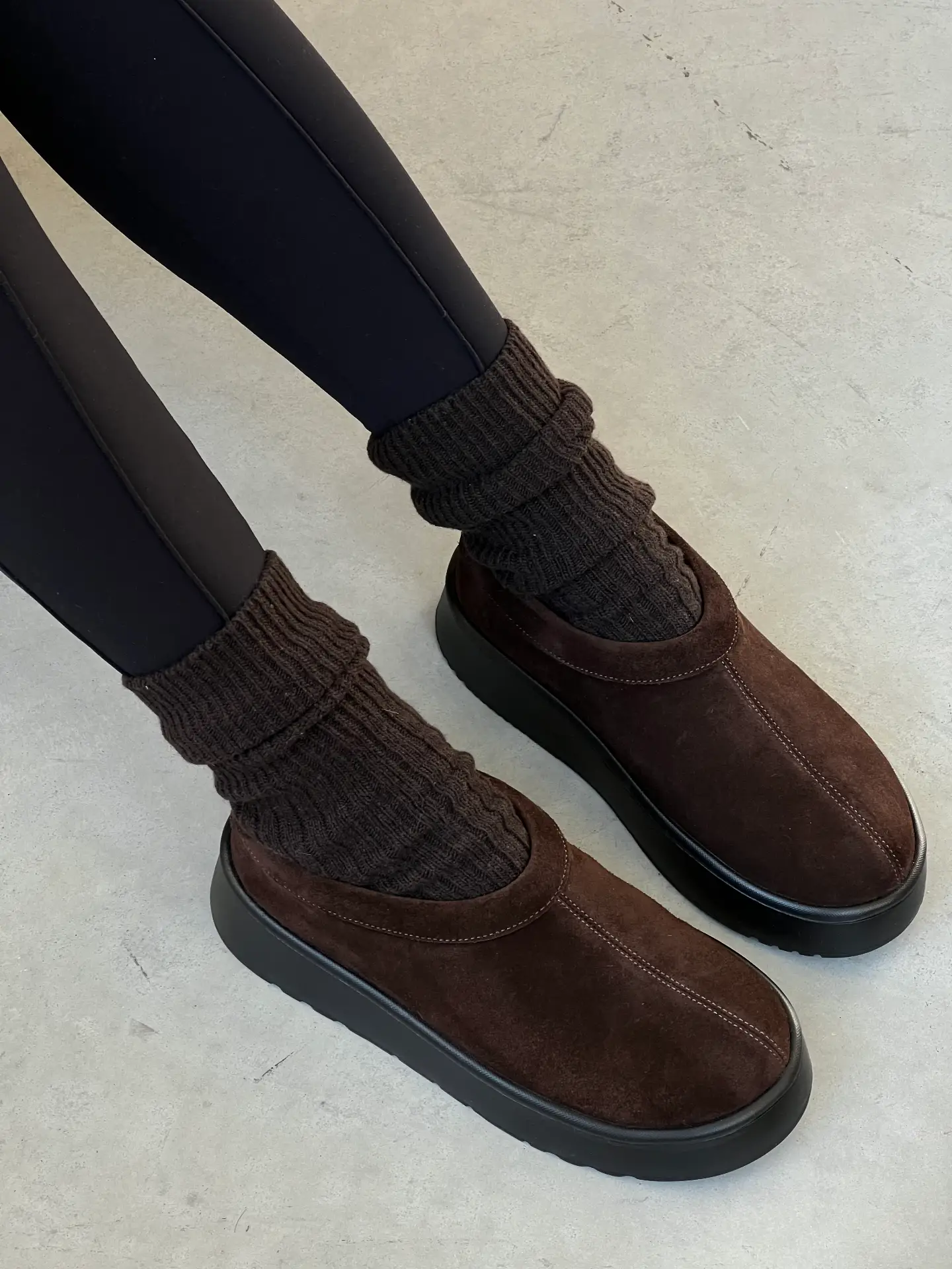 Черевики короткі шоколадні замшеві з байкою