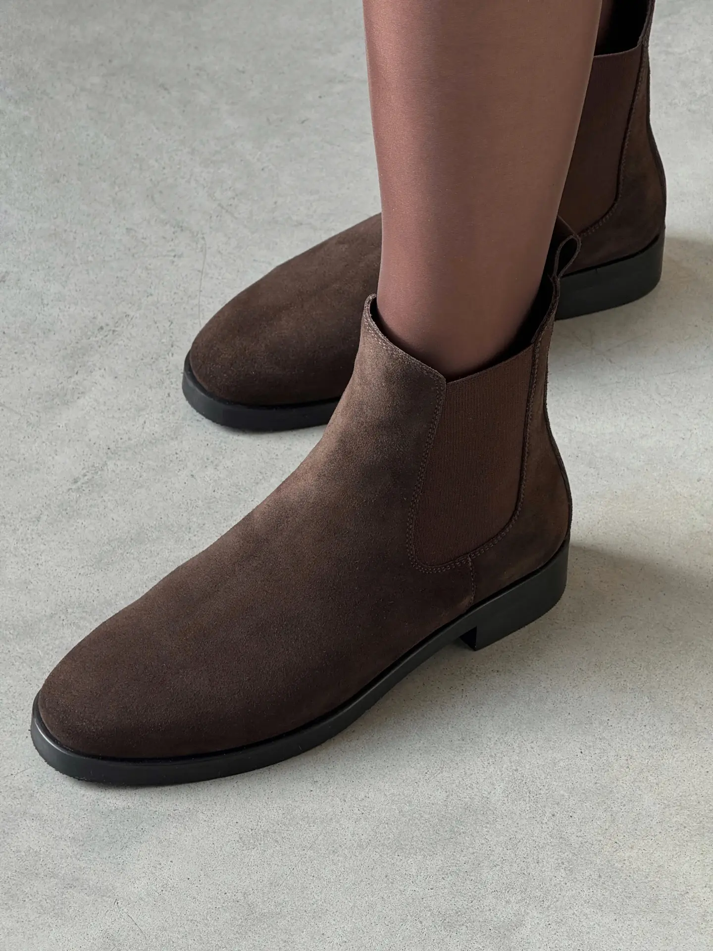 Chocolate suede Chelsea boots lined with faux fur