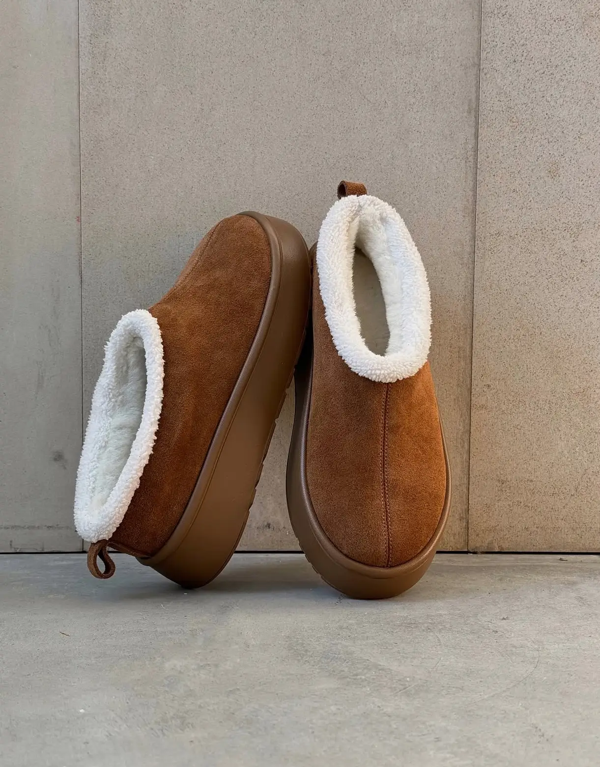 Черевики короткі руді замшеві з натуральним хутром