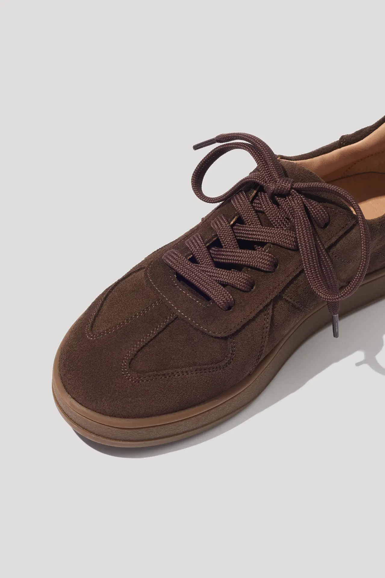Basic walnut suede sneakers