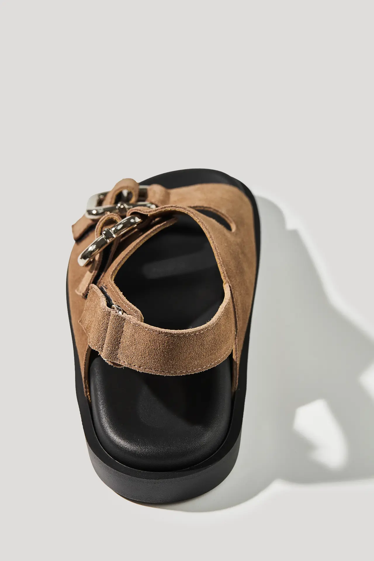 Босоніжки горіхові замшеві з масивною фурнітурою та липучками