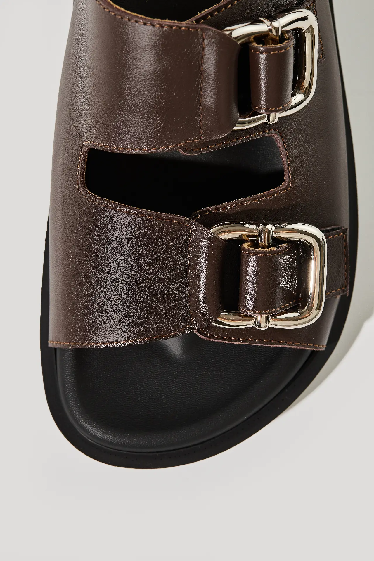 Босоніжки шоколадні шкіряні з масивною фурнітурою та липучками