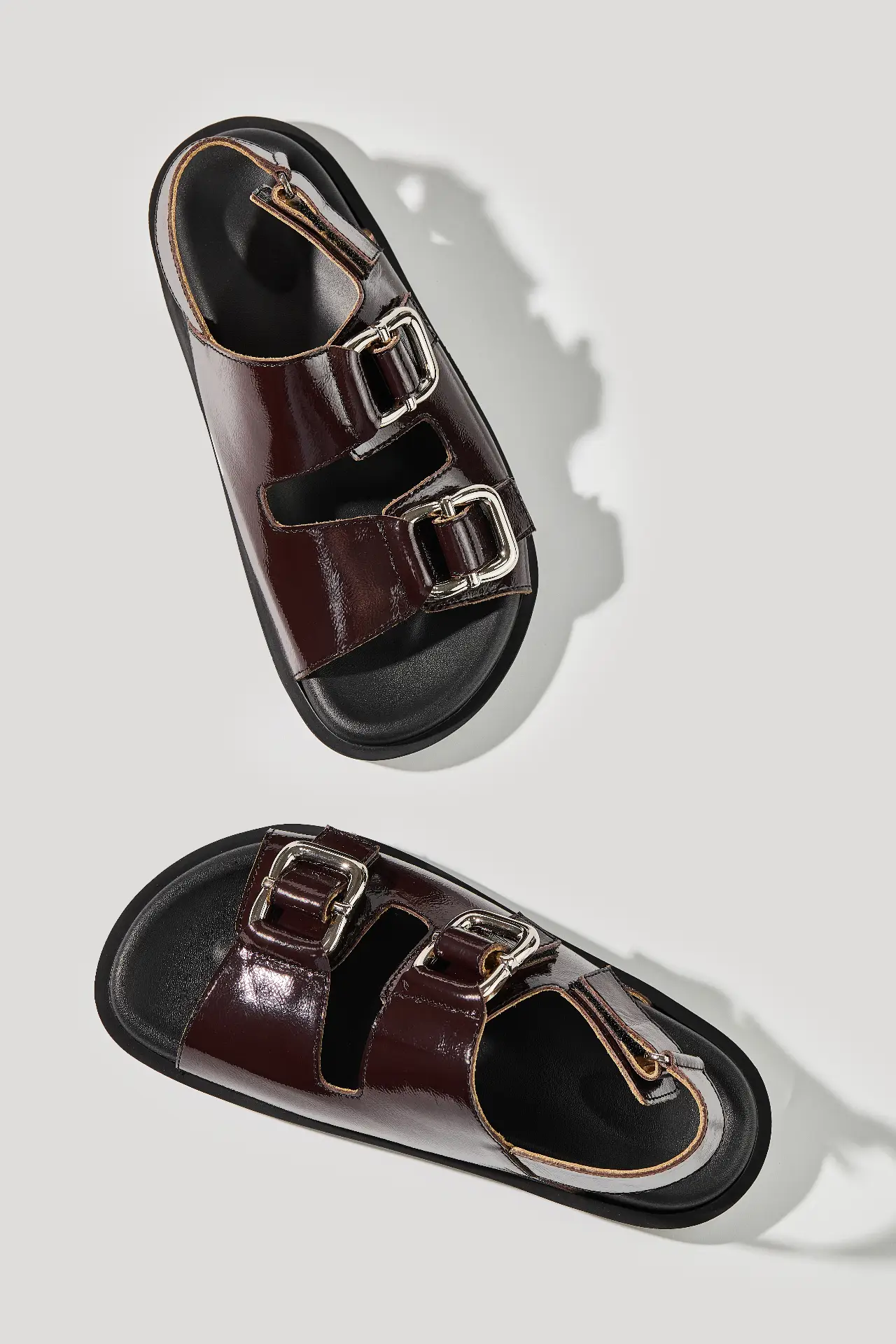 Босоніжки бордові шкіряні наплак з масивною фурнітурою та липучками