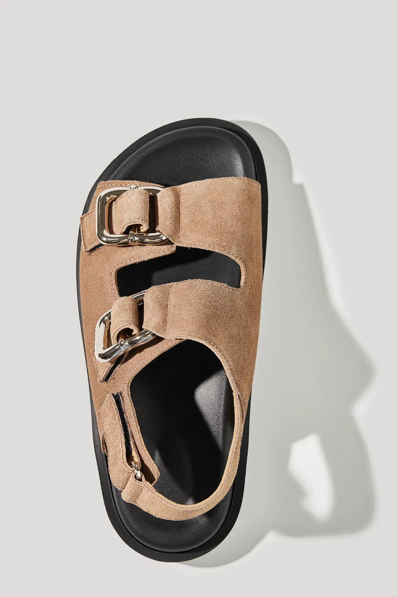 Босоніжки горіхові замшеві з масивною фурнітурою та липучками