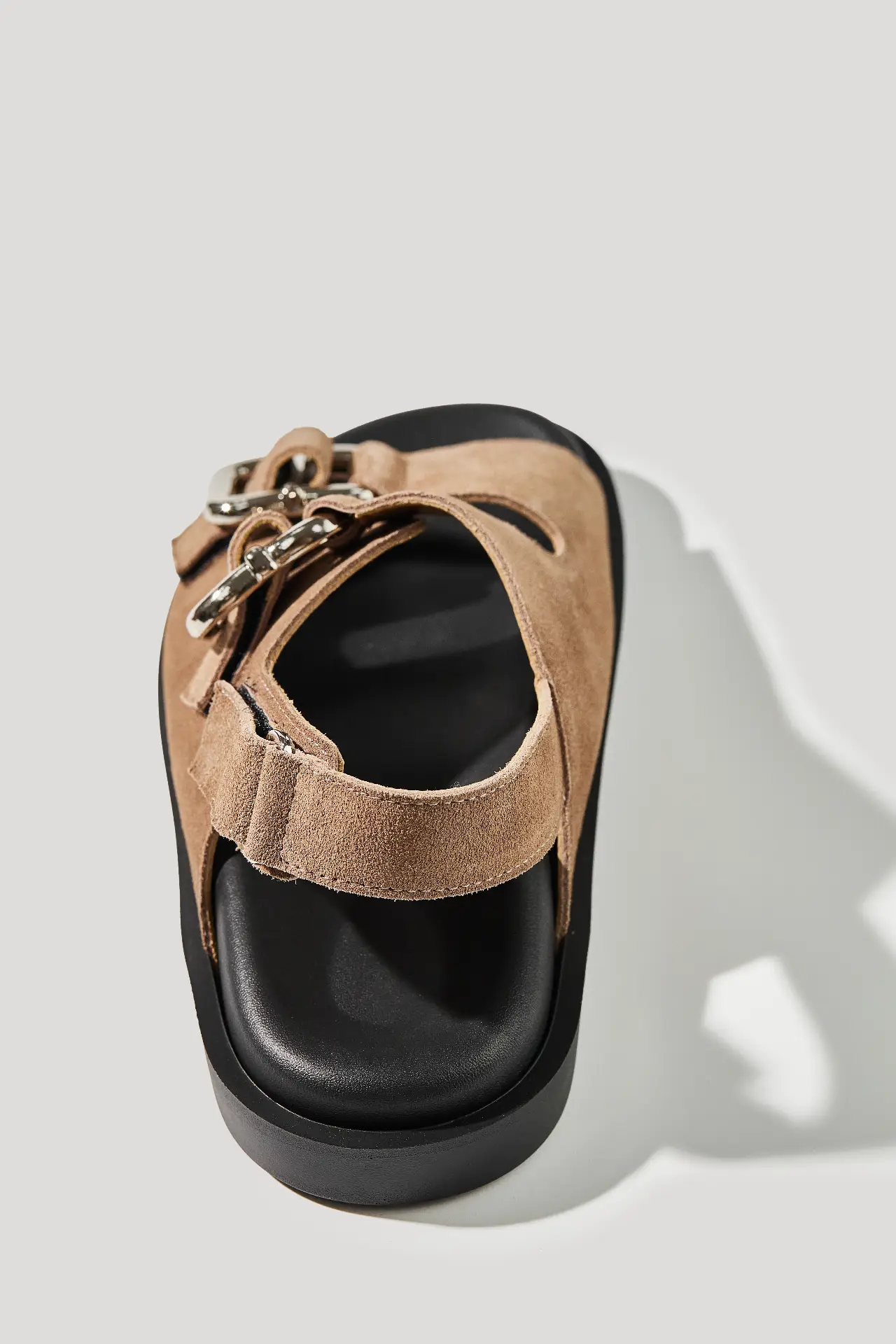 Босоніжки горіхові замшеві з масивною фурнітурою та липучками