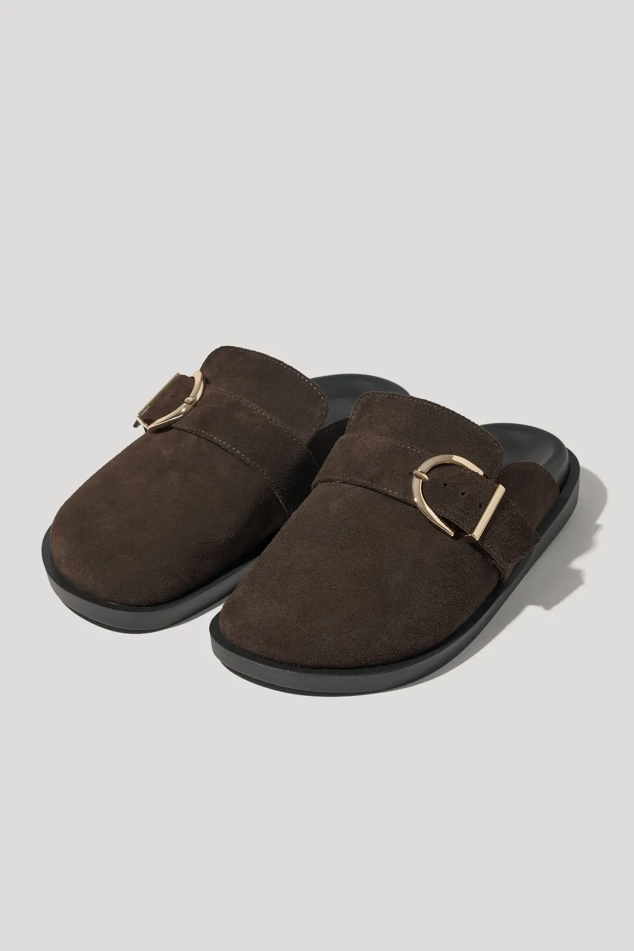 Клоги шоколадні замшеві з пряжкою