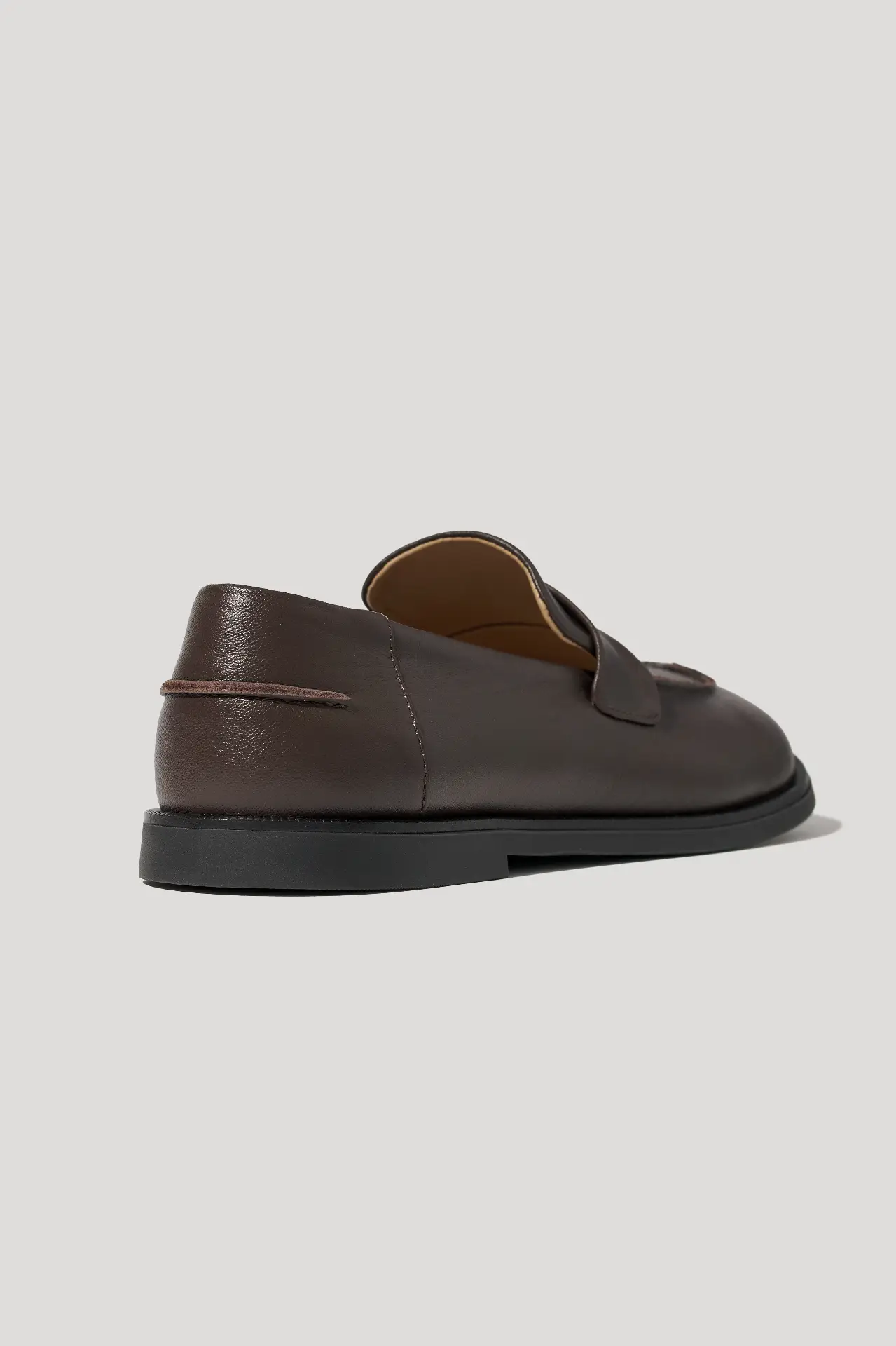 Лофери шоколадні шкіряні з круглим мисом