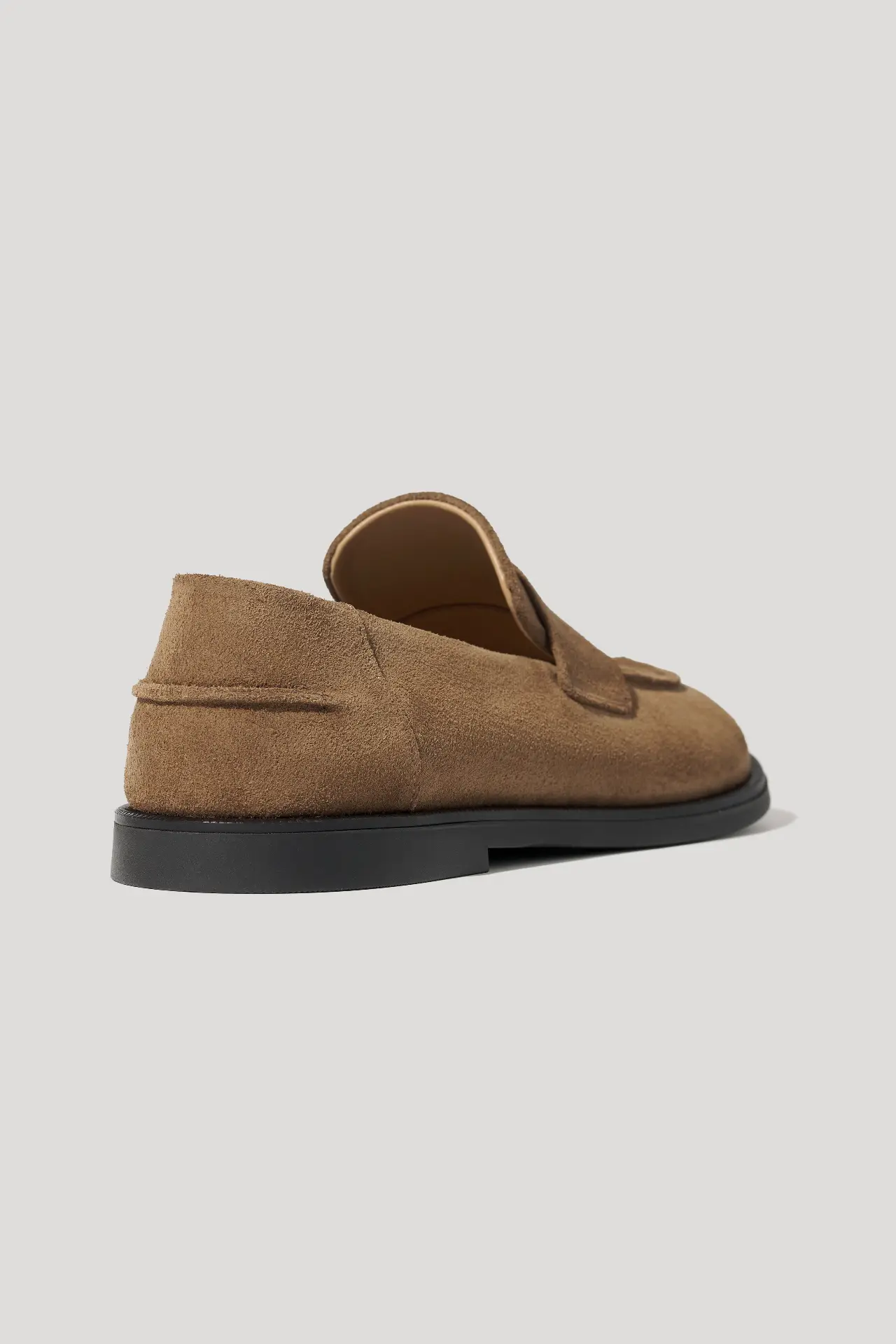 Лофери торфʼяного кольору замшеві з круглим мисом