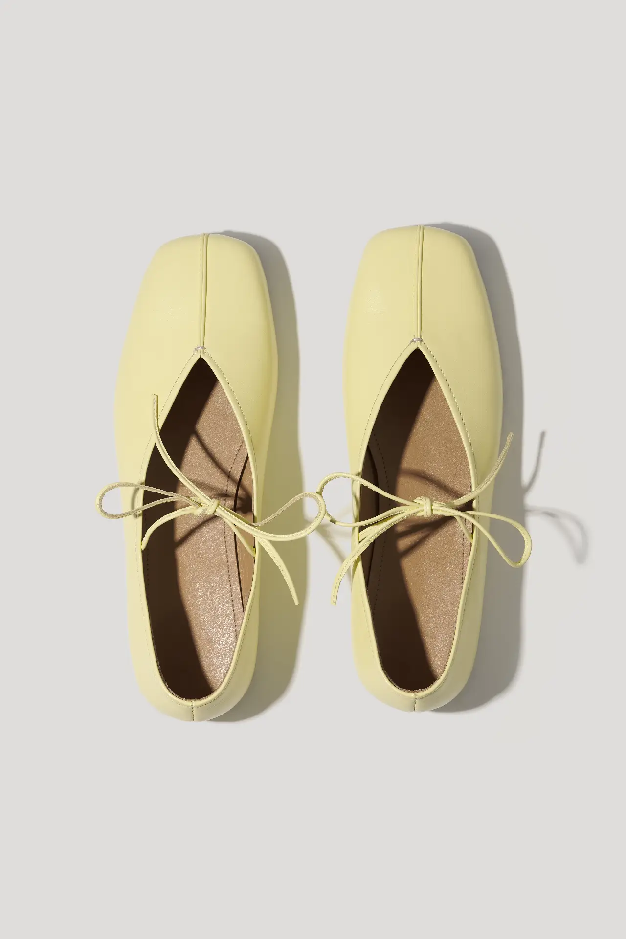 Балетки лимонного кольору шкіряні із зав’язками