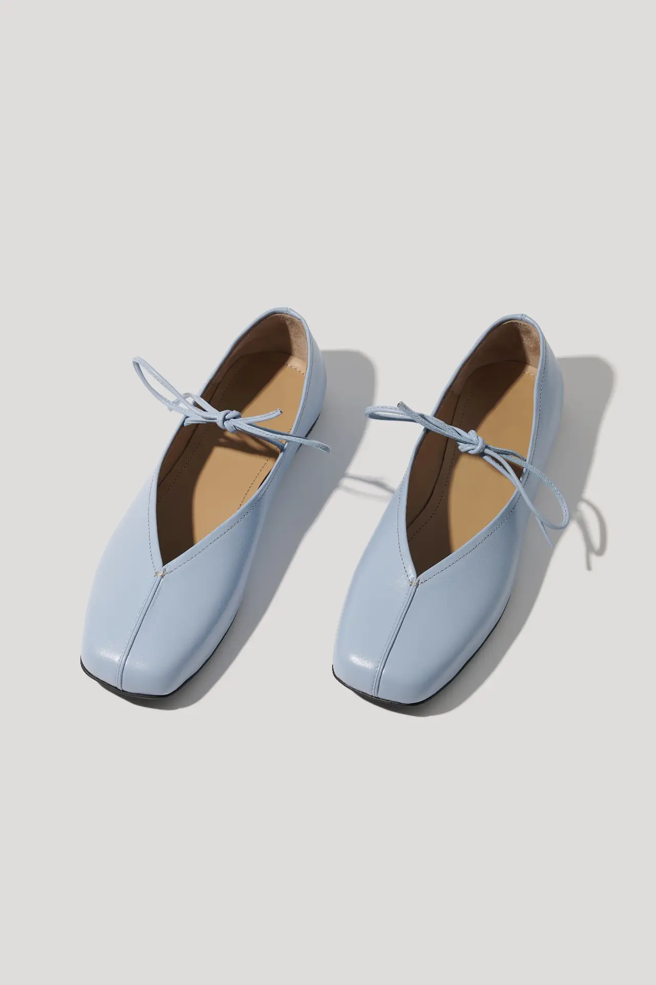 Балетки блакитні шкіряні із зав’язками
