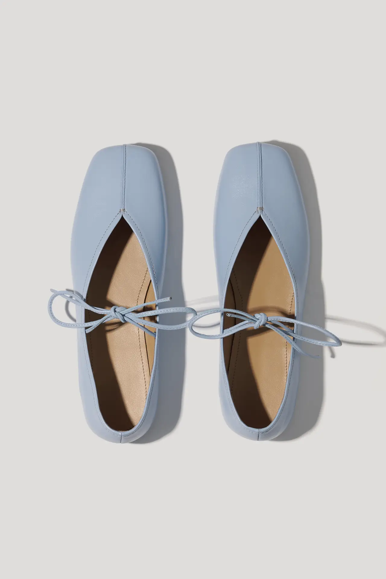 Балетки блакитні шкіряні із зав’язками