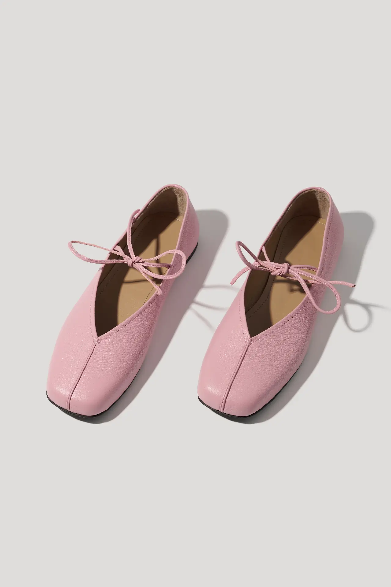 Балетки рожеві шкіряні із зав’язками