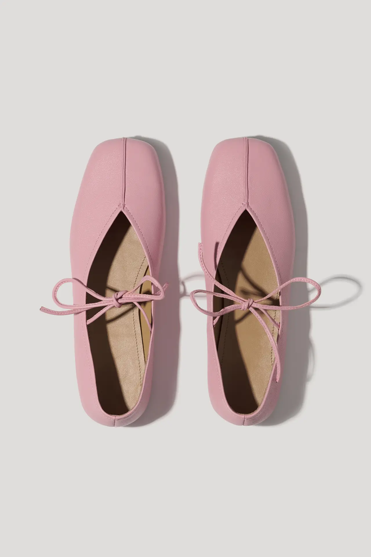 Балетки рожеві шкіряні із зав’язками