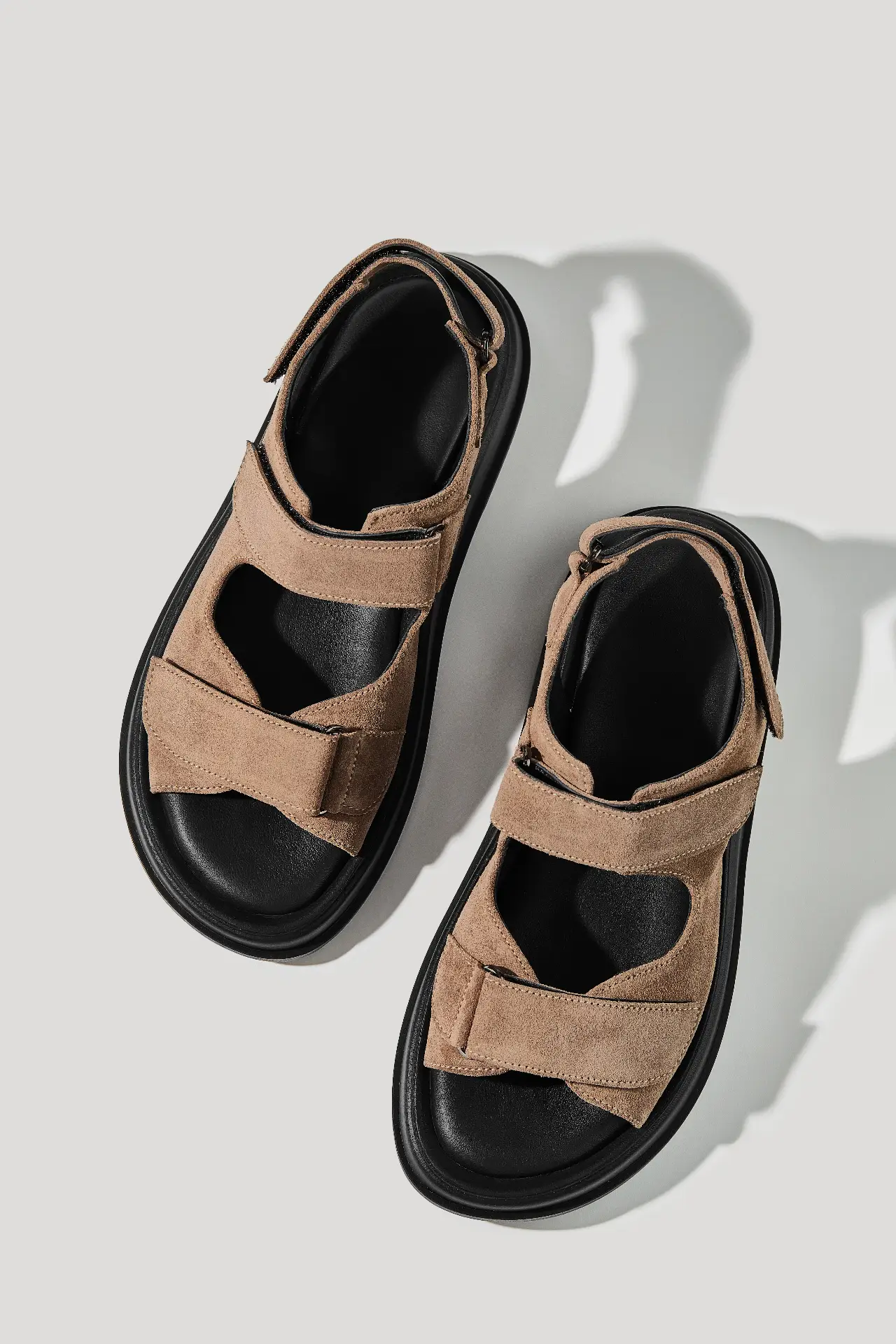 Босоніжки горіхові замшеві з липучками