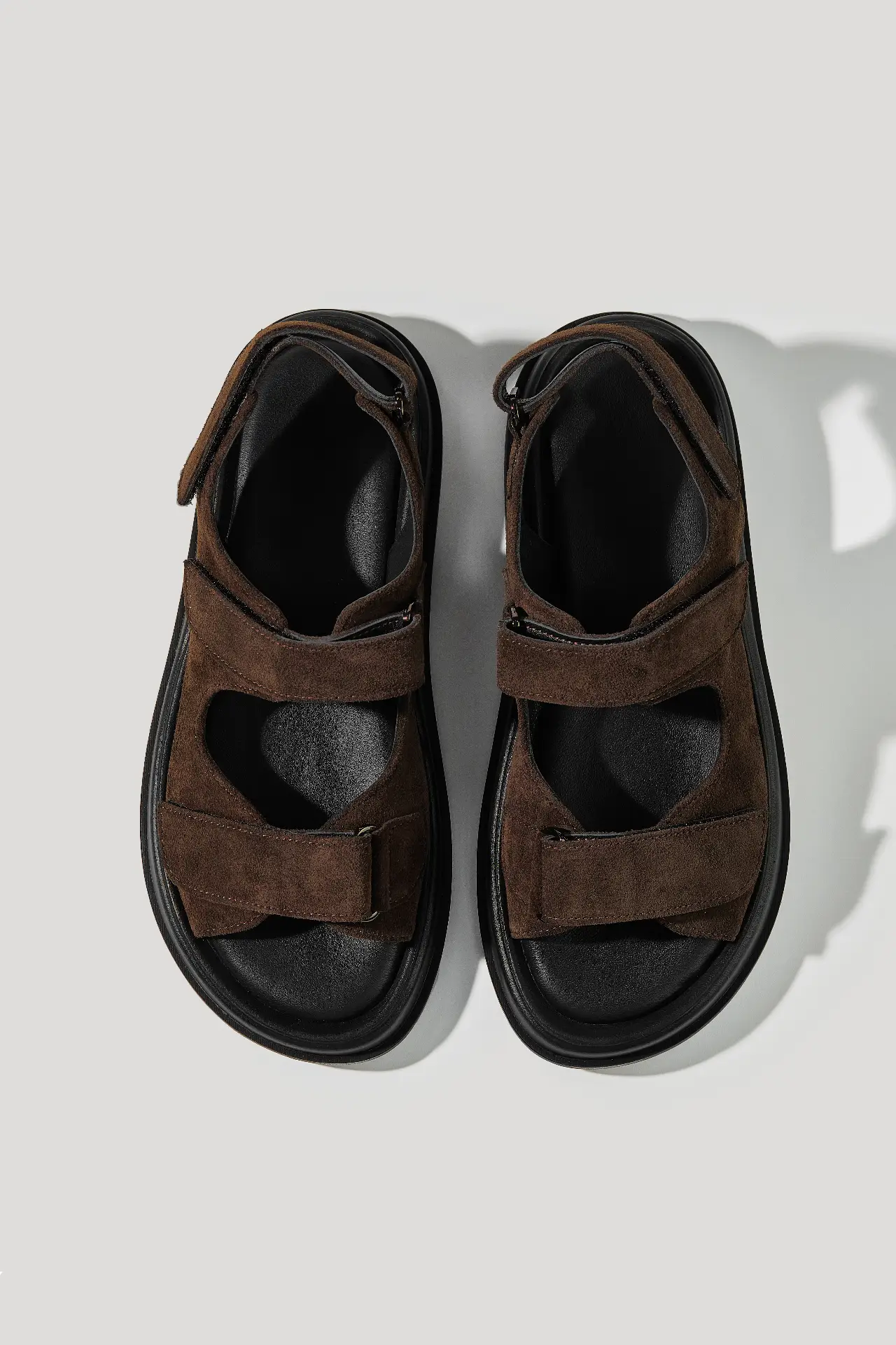 Босоніжки шоколадні замшеві з липучками