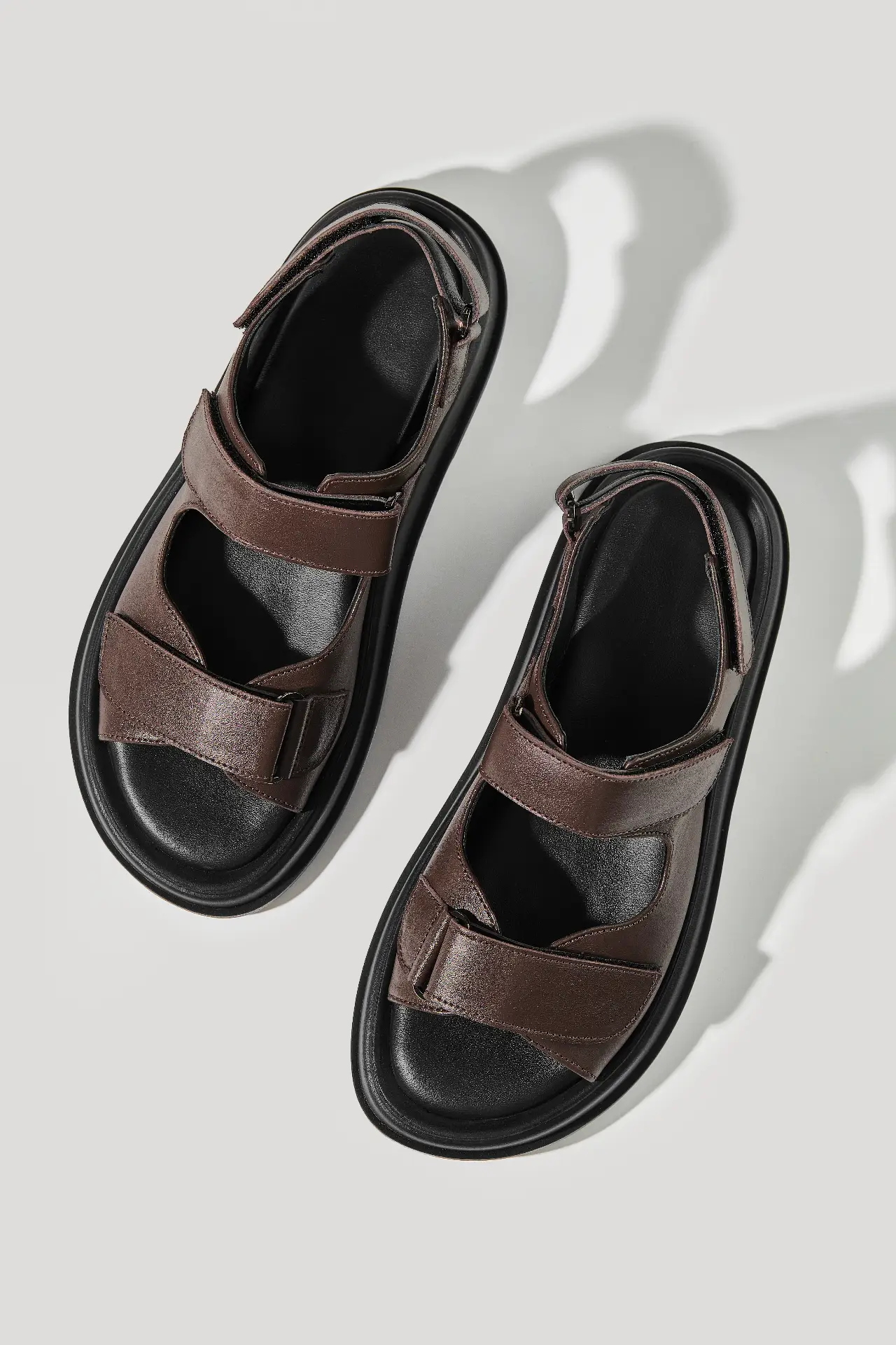 Босоніжки шоколадні шкіряні з липучками