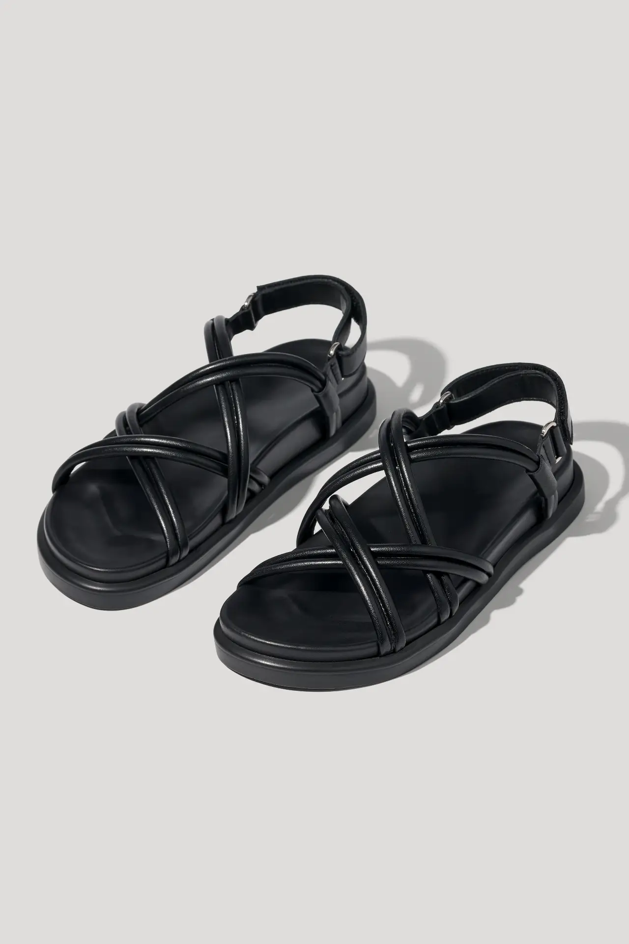 Black leather sandals with cross‑straps
