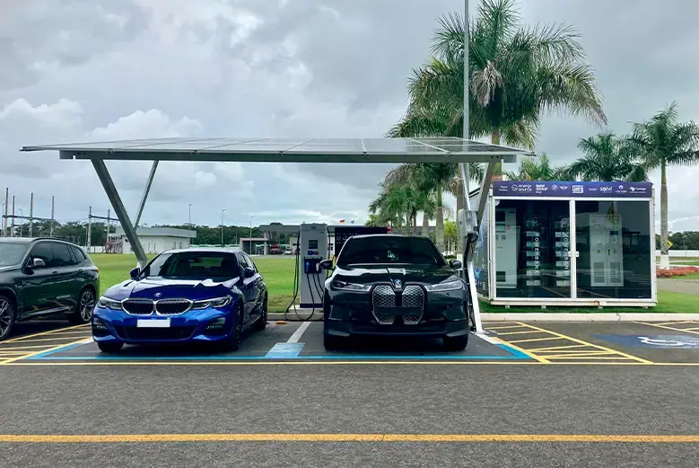 Energy Source, BMW Group Brasil e WEG ampliam parceria para mobilidade elétrica sustentável no Brasil.