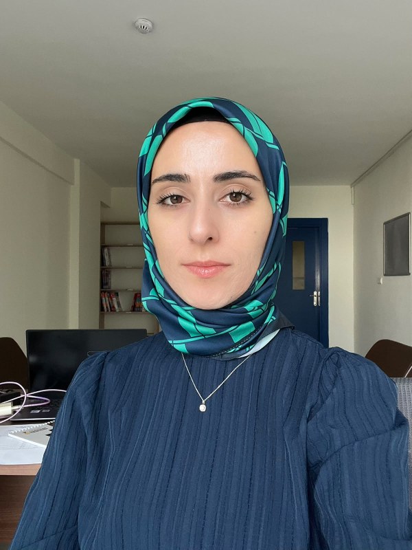 ayşe topal