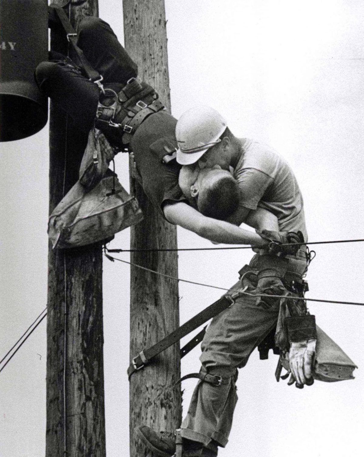 “The Kiss of Life” The incredible story behind the iconic photo