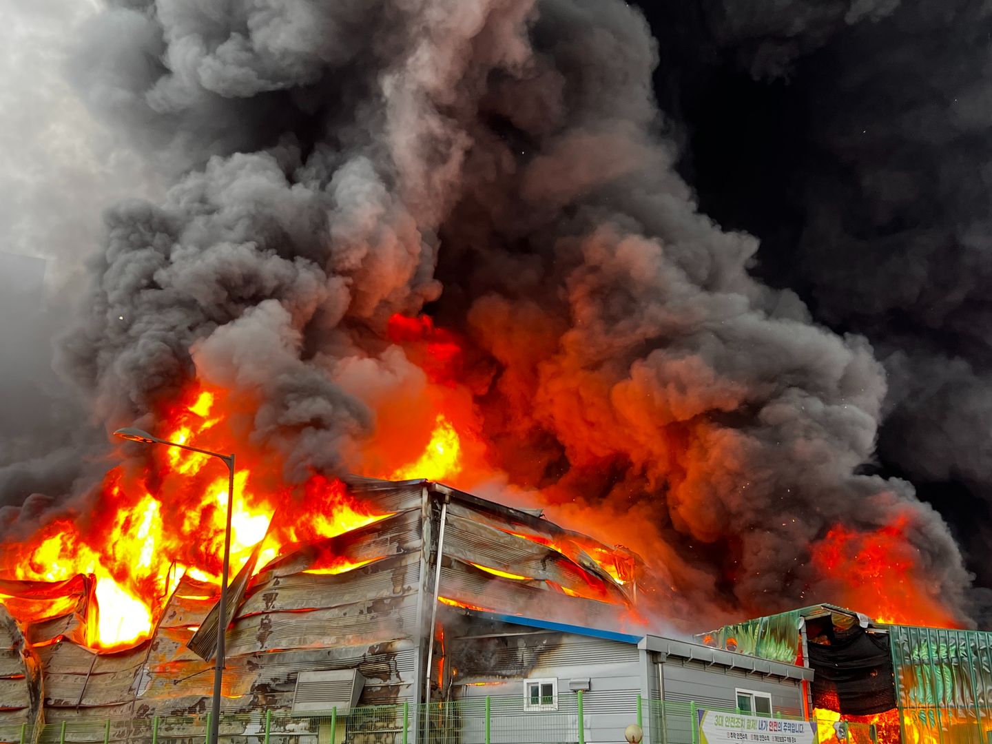 Factory Fire and Suspected Explosion in Yangju, Gyeonggi, Injures Three and Triggers Evacuation
