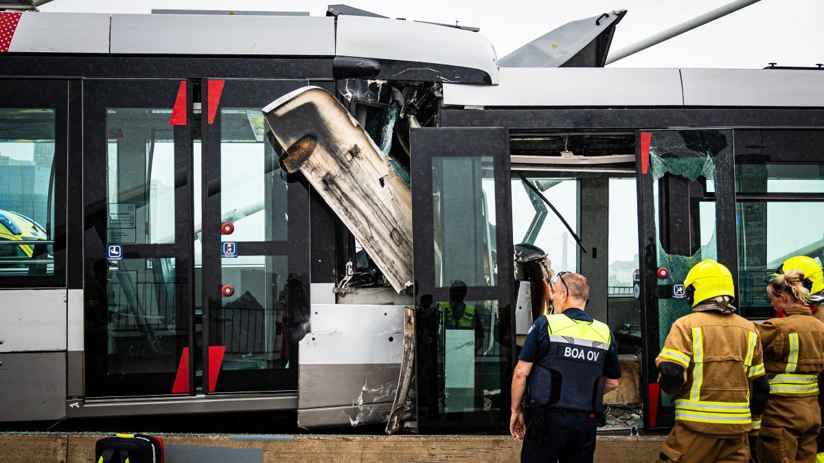 Two Trams Collide on Rotterdam’s Erasmus Bridge, Injuring 15
