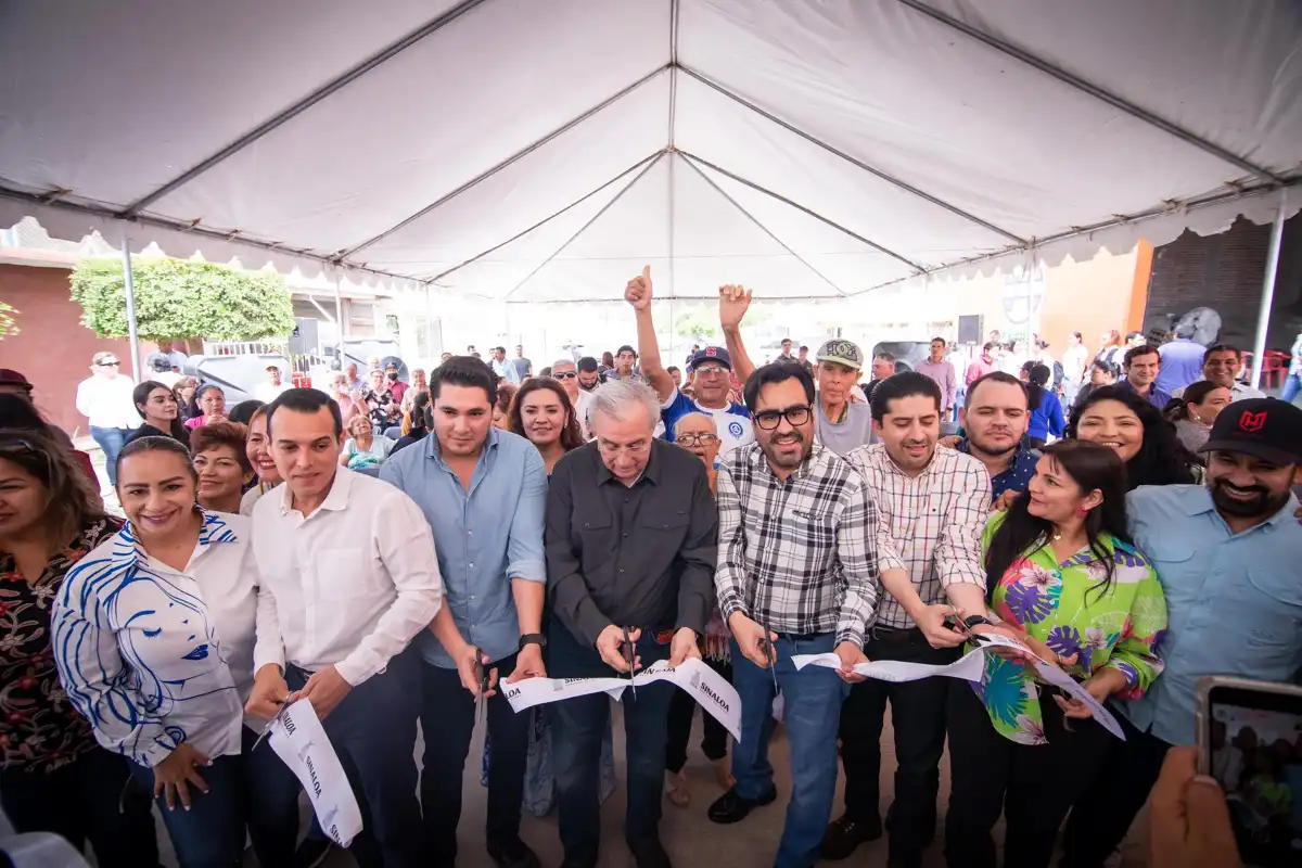 Rubén Rocha y Juan de Dios Gámez entregan obras de pavimentación en la colonia Pemex y Ferrocarrilera