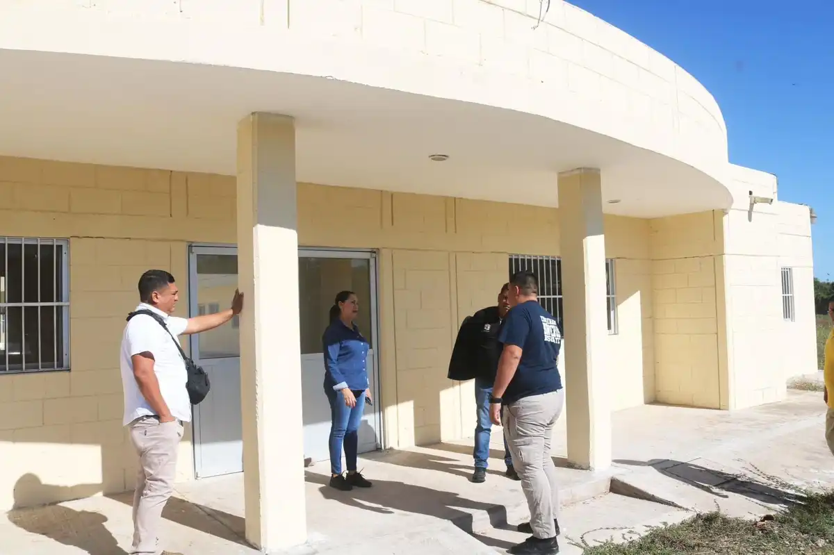 Visita Blanca Estela García Sánchez albergue para Jornaleros en el puerto de Teacapán