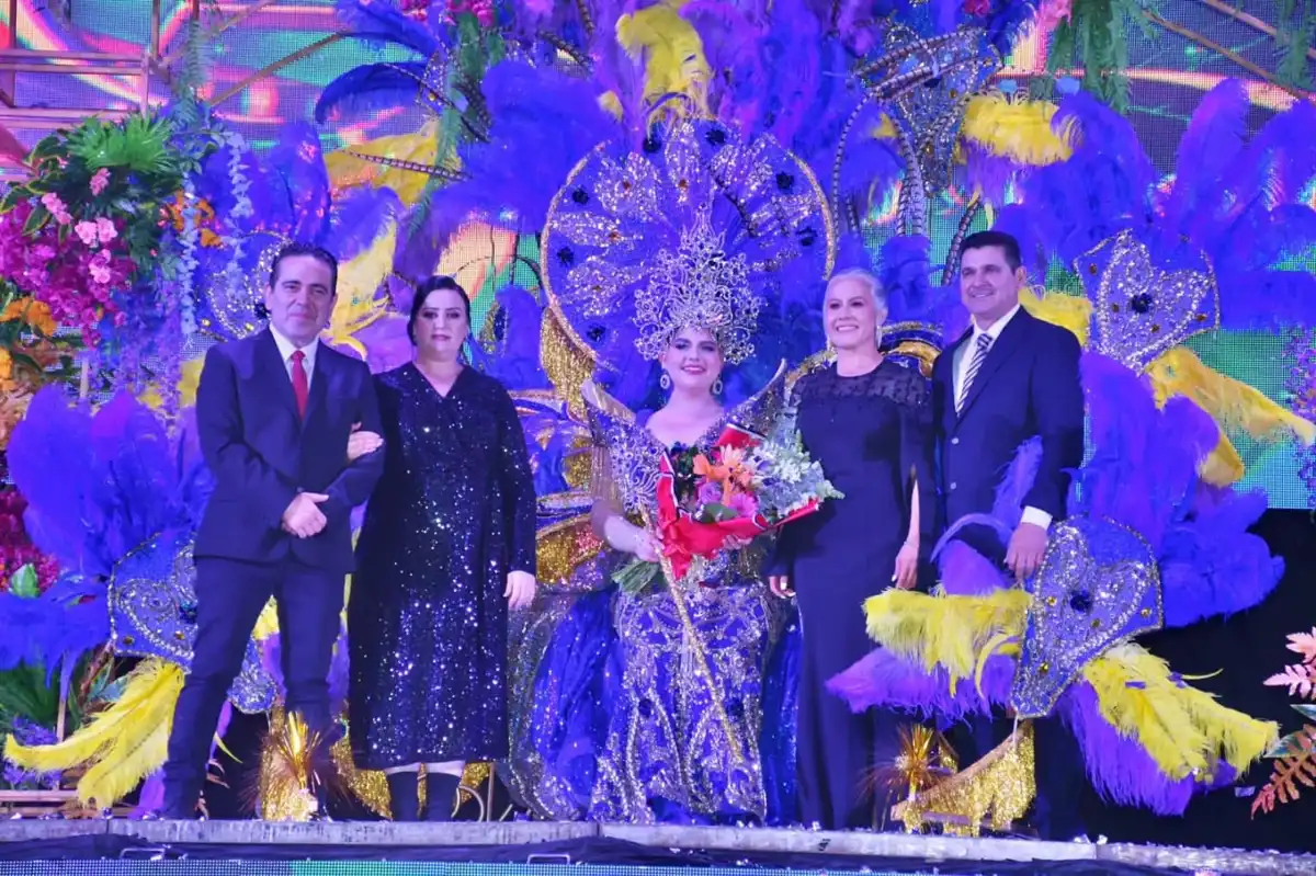 Alondra I es coronada como la Reina del Carnaval Guamúchil 2024
