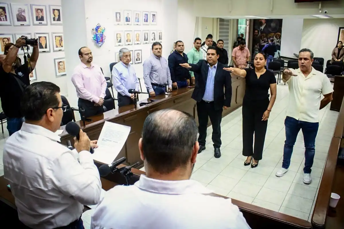 Rinden protesta nuevos miembros del Consejo municipal de seguridad pública