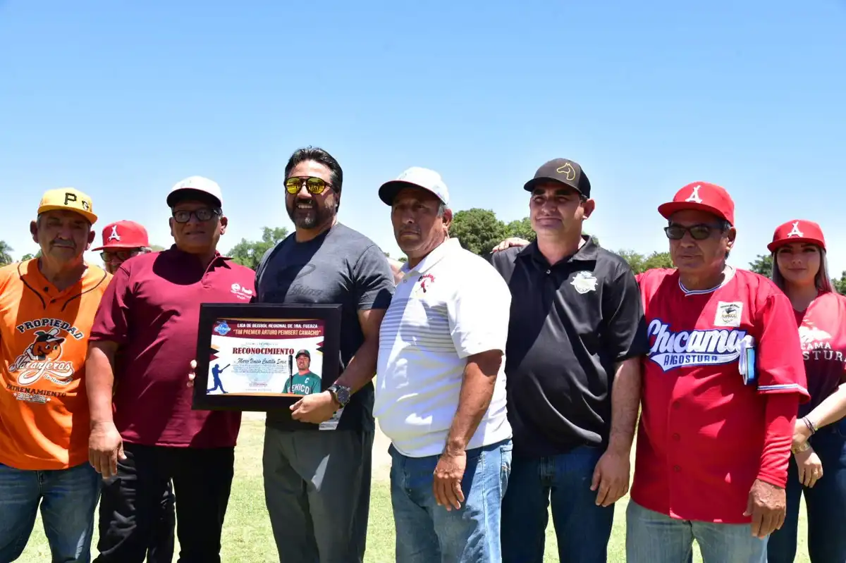 Angostura le brinda un homenaje a Vinicio Castilla, en la Liga de Beisbol Arturo Peimbert Camacho