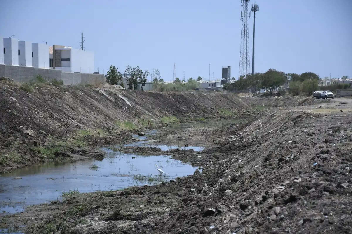 Desazolve y limpieza de arroyos, drenes y canales registra un 95 por ciento de avances