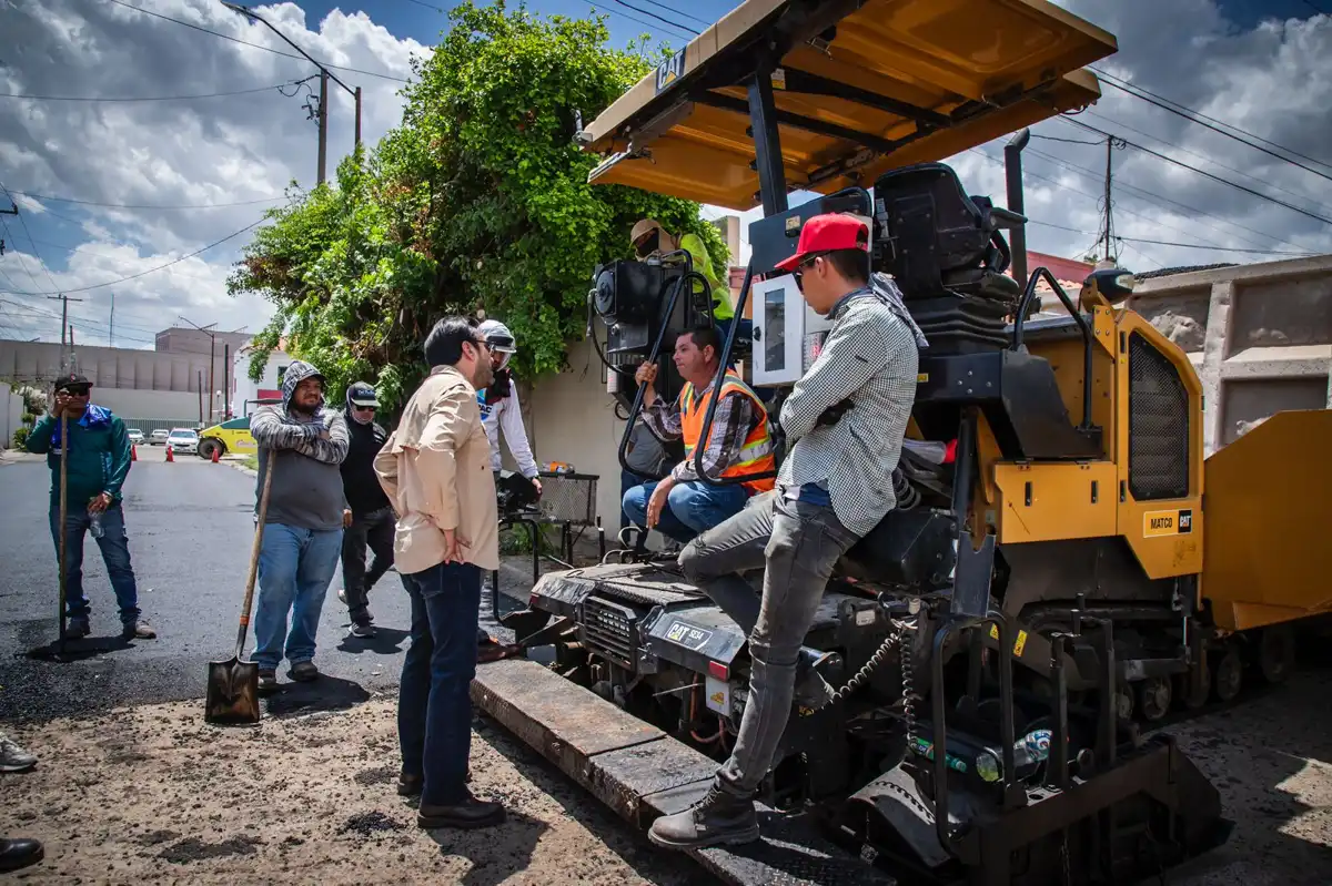 Juan de Dios Gámez supervisa reencarpetados en Terranova