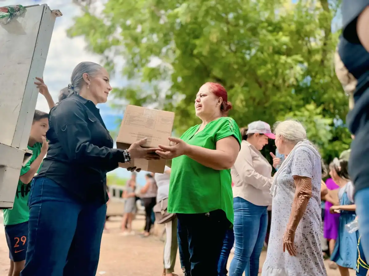 DIF Salvador Alvarado intensifica entrega de apoyo alimenticio y ropa a comunidades vulnerables