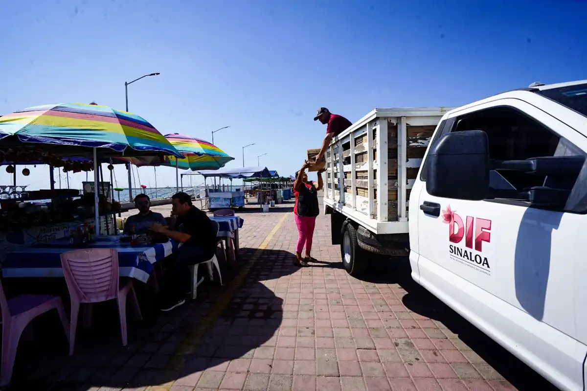DIF Sinaloa entrega 300 despensas a pescadores de Altata y El Tetuán
