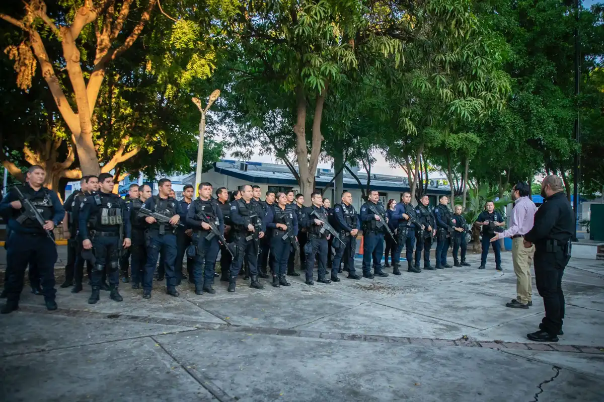 Refuerzan la seguridad con entrega de armas de cargo a elementos de Tránsito y Policía Municipal