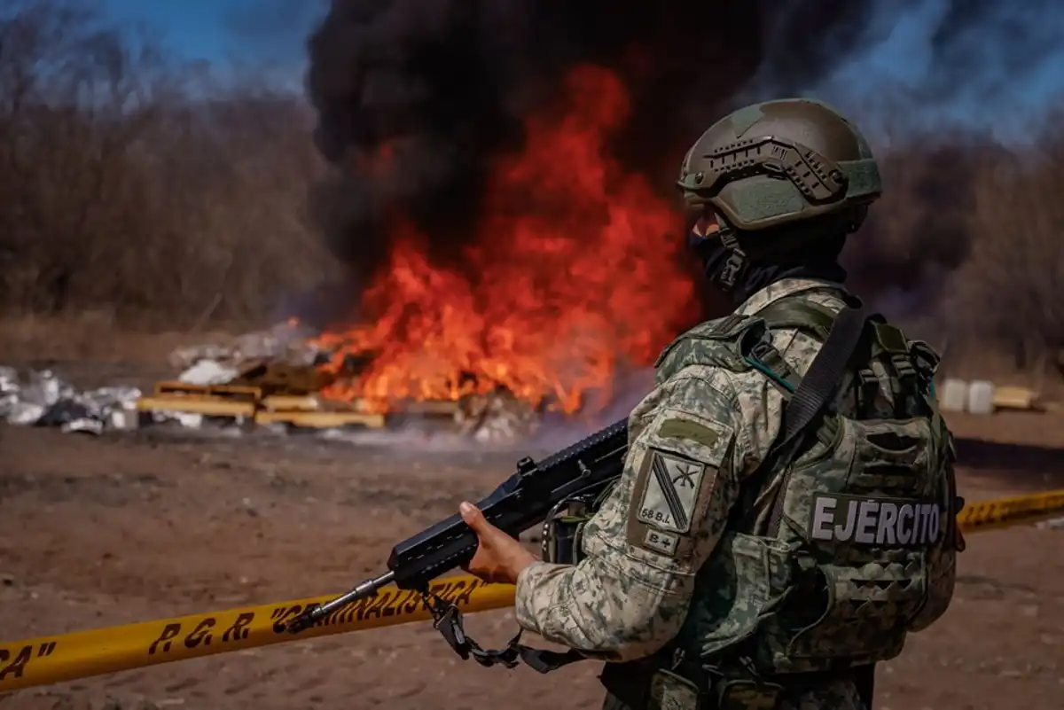 Incineran más de 1.5 toneladas de droga y destruyen objetos del delito