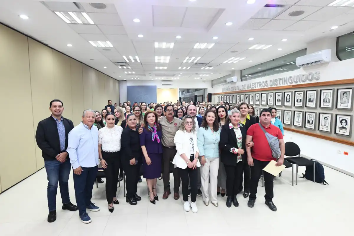 Entregan 60 Becas-Comisión a docentes para fortalecer la educación en Sinaloa